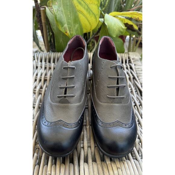 GRAVITY DEFYER Women's 11 Zolita Grey/Black Flat Oxford Clog Style TB7053-FGL - Picture 1 of 10